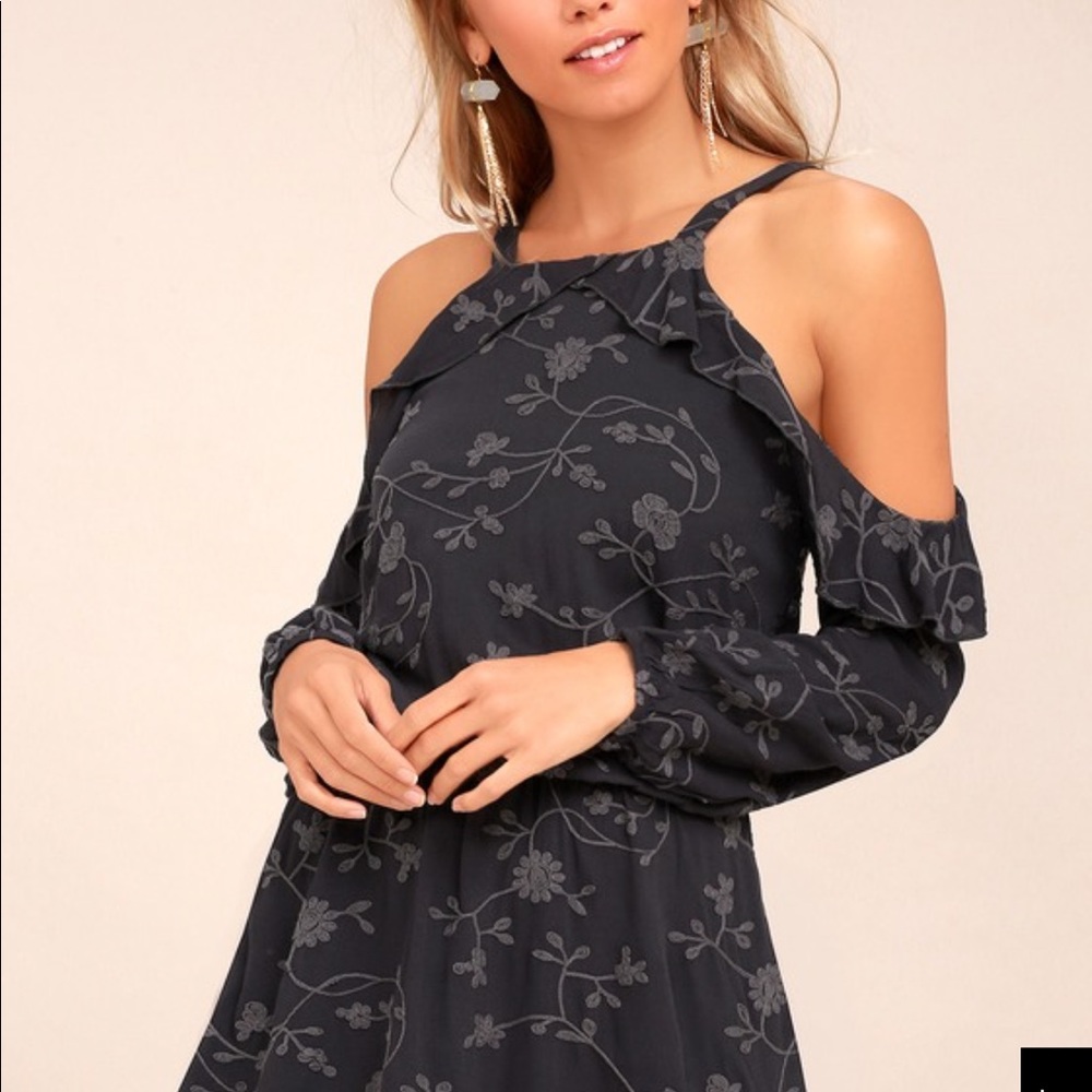 NWT Lulus cold shoulder dress